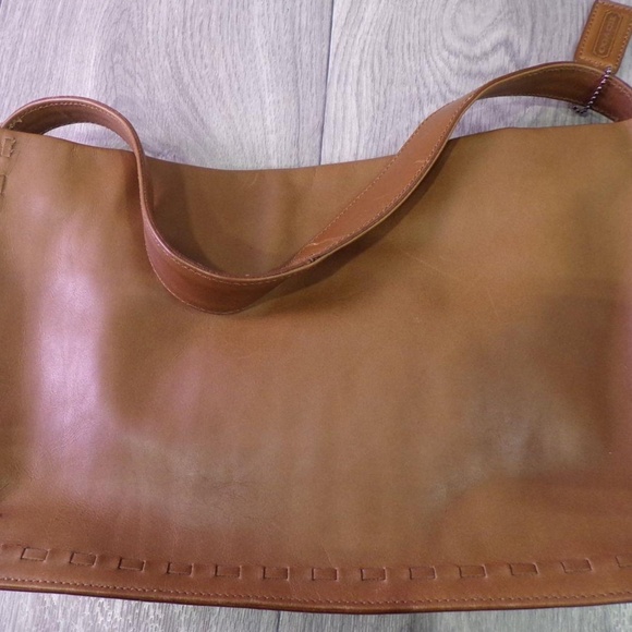 Coach East West Hobo 9467 - Picture 2 of 6